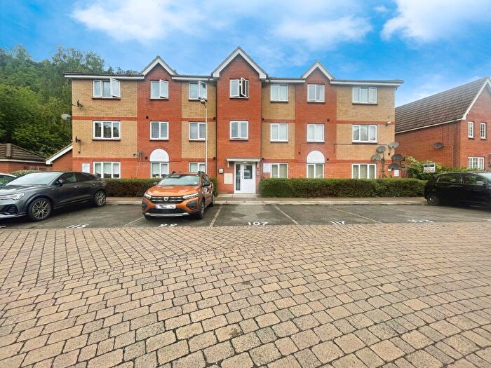 2 Bedroom Flat To Rent In Frobisher Gardens, Chafford Hundred, Grays, RM16