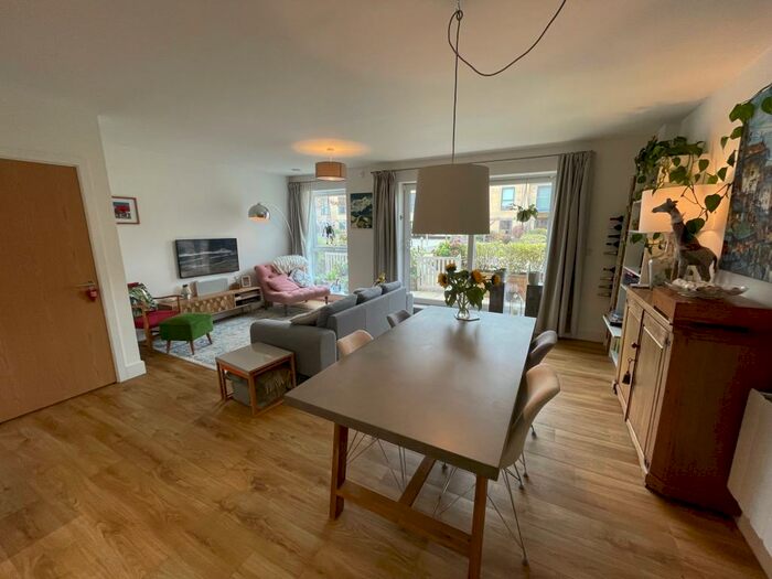 2 Bedroom Apartment For Sale In The Embankment, Nash Mills Wharf, Hemel