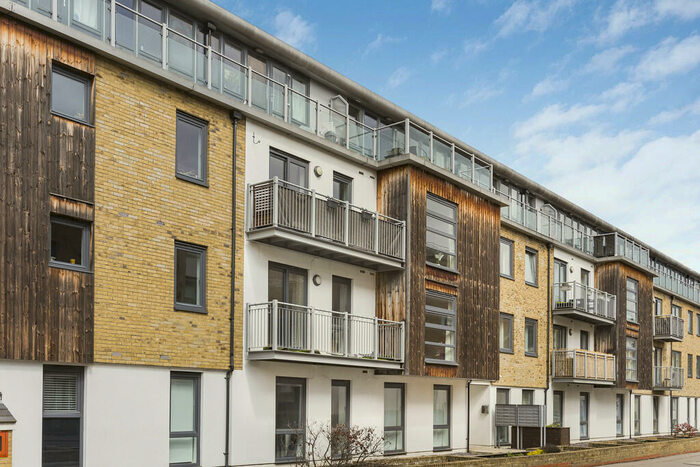 2 Bedroom Apartment To Rent In Mead Lane, Hertford, SG13