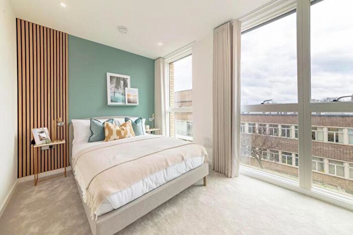 4 Bedroom Town House To Rent In Springpark Drive, Woodberry Down, London, N4
