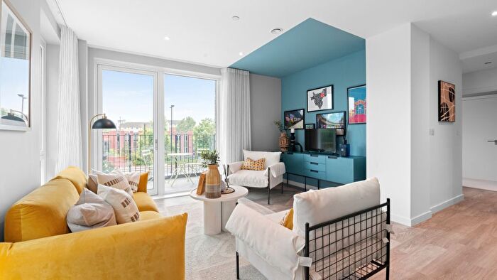 3 Bedroom Flat For Sale In Plumstead Road, London, SE18