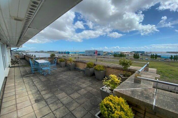 2 Bedroom Flat To Rent In Adventurers Quay, Cardiff, CF10