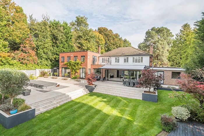 6 Bedroom Detached House For Sale In Lawfords Hill Close, Worplesdon, GU3