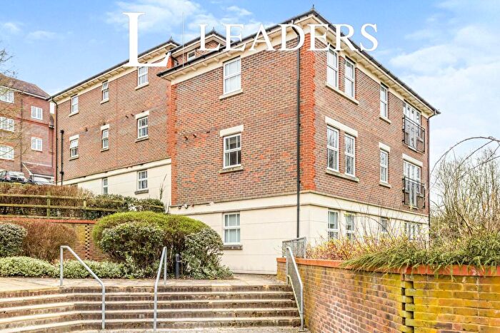 2 Bedroom Flat To Rent In Brooklands, Haywards Heath, RH16