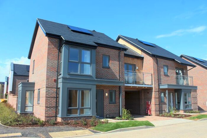 3 Bedroom Semi-Detached House To Rent In Berry Grove, Oakgrove, MK10