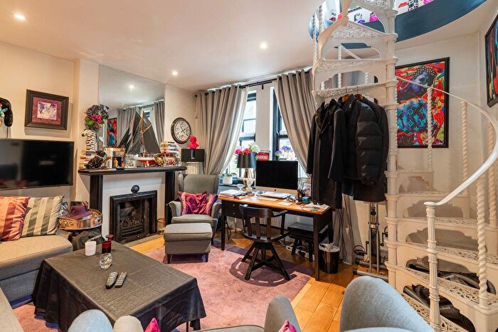1 Bedroom Flat To Rent In Kensington Court Mews, London, W8