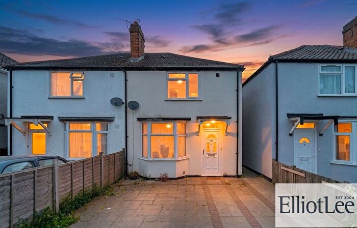 3 Bedroom Semi-Detached House To Rent In Hill Rise, Greenford, UB6
