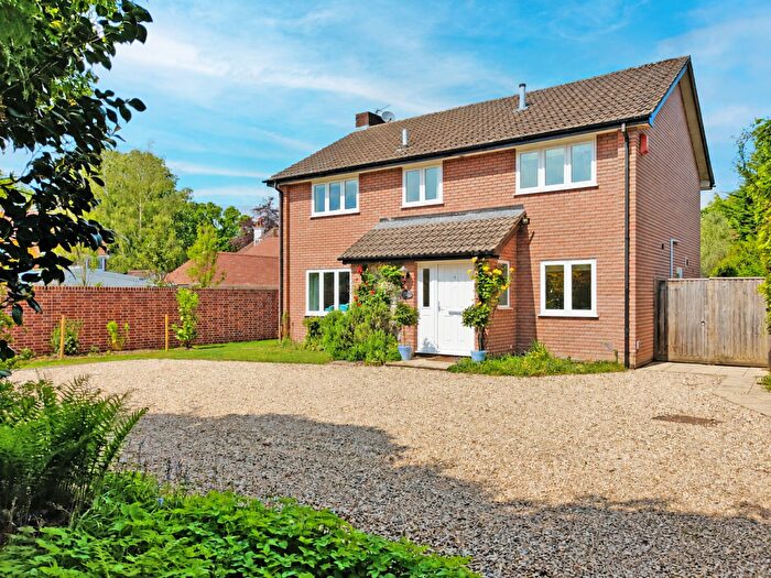 4 Bedroom Detached House For Sale In The Paddock, Brockenhurst, SO42