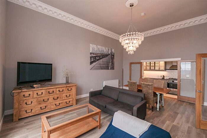 2 Bedroom Flat To Rent In Clarendon Crescent, Edinburgh, EH4