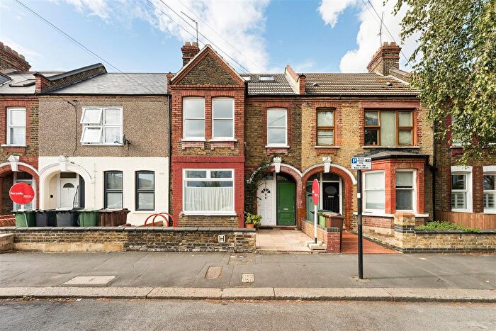 2 Bedroom Flat For Sale In Clementina Road, Leyton, E10