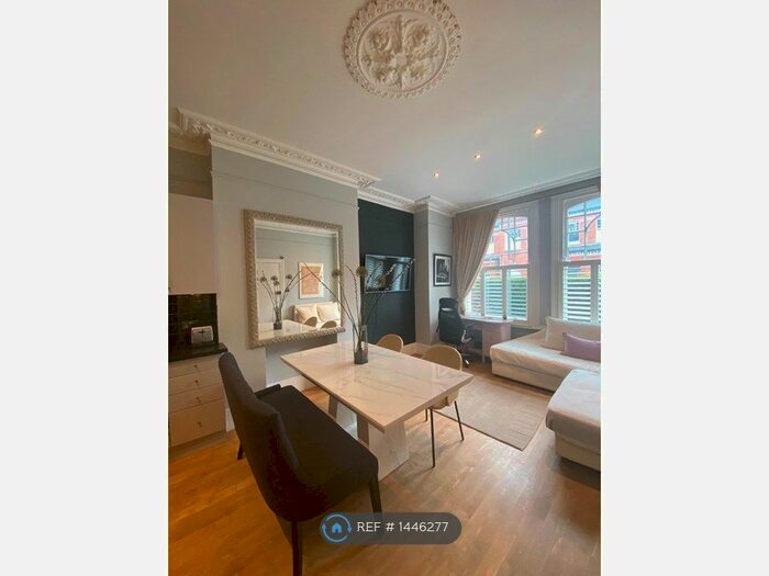 2 Bedroom Flat To Rent In Crockerton Road, London, SW17