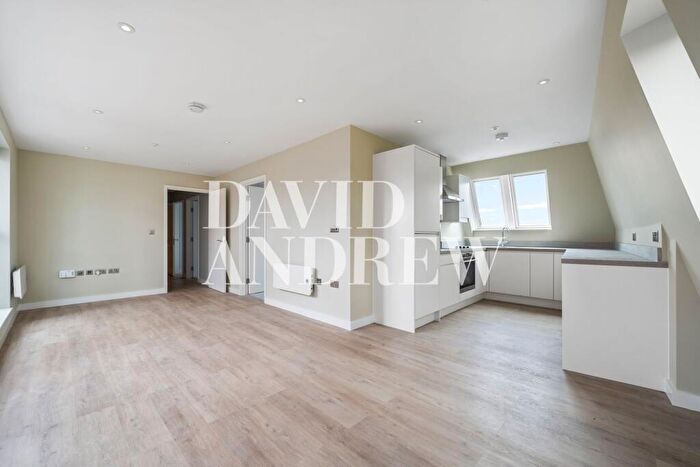 3 Bedroom Apartment To Rent In Fortis Green, London, N2