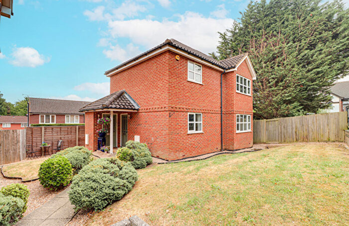 1 Bedroom Flat For Sale In Rainbow Close, Redbourn, AL3