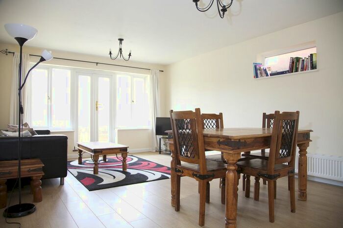 2 Bedroom Flat To Rent In Worple Road, London, SW20