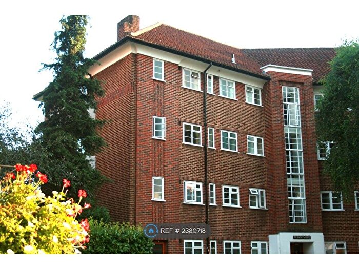 2 Bedroom Flat To Rent In Courtlands, Richmond, TW10