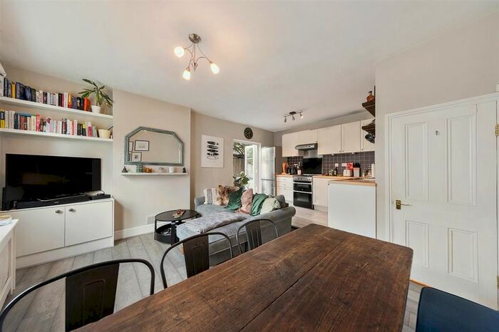 2 Bedroom Flat To Rent In Netherford Road, London, SW4