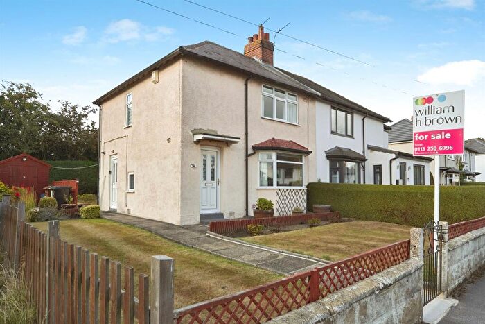 2 Bedroom Semi-Detached House For Sale In Hawthorn Avenue, Yeadon, Leeds, LS19