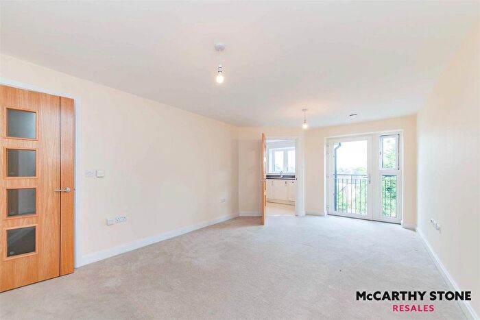 2 Bedroom Flat For Sale In Northwick Park Road, Harrow-On-The-Hill, Harrow, HA1