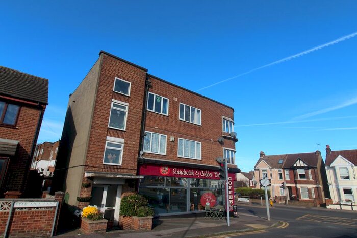 2 Bedroom Flat To Rent In Palace Court, Watling Street, Chatham, Kent ME5