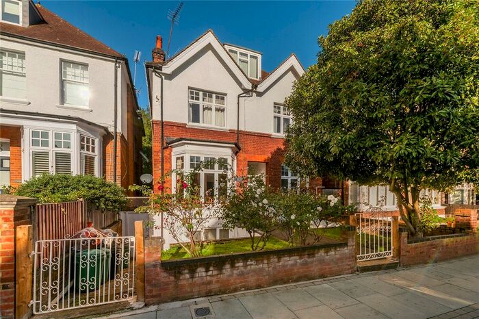 2 Bedroom Flat To Rent In Holmbush Road, London, SW15