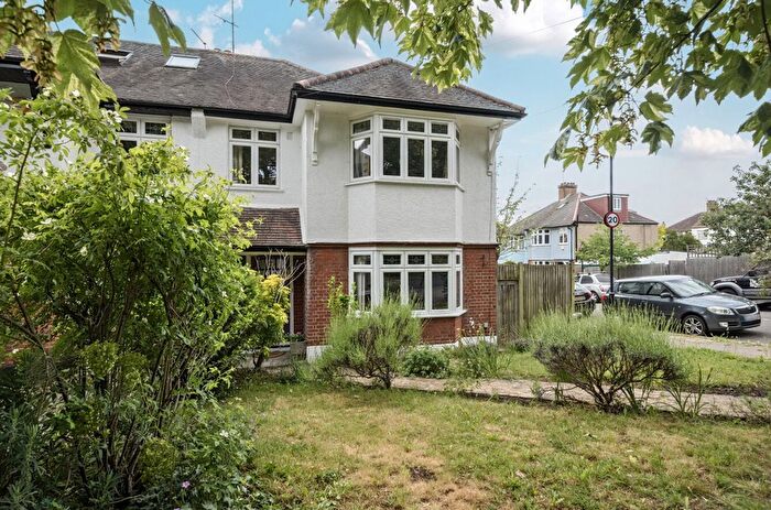 4 Bedroom Property For Sale In Covington Way, London, SW16