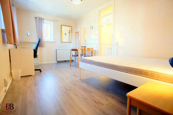 Studio To Rent In Blackfrairs Court, Newcastle Upon Tyne, NE1