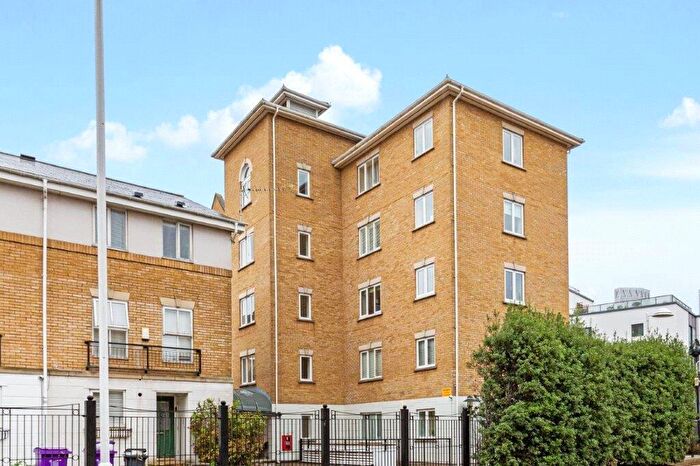 2 Bedroom Apartment To Rent In Island Row, E14