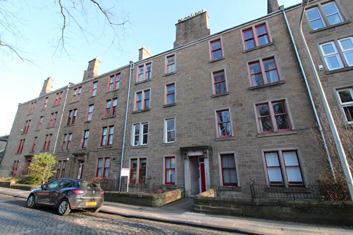 3 Bedroom Flat To Rent In Roseangle, West End, Dundee, DD1
