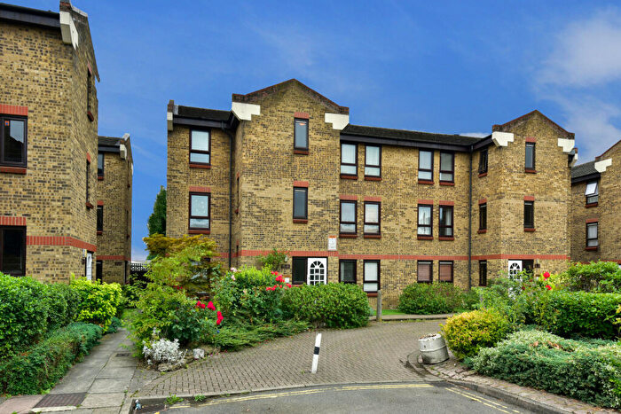 1 Bedroom Apartment To Rent In Wedmore Gardens, Archway, Islington, London, N19
