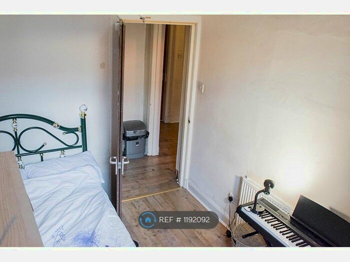 4 Bedroom Flat To Rent In Willowbank Crescent, Glasgow, G3