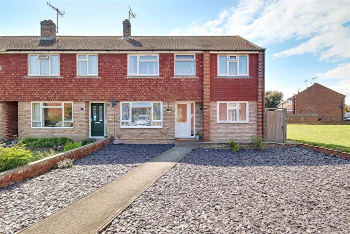 4 Bedroom End Of Terrace House For Sale In Southdownview Close, Broadwater, Worthing, West Sussex, BN14