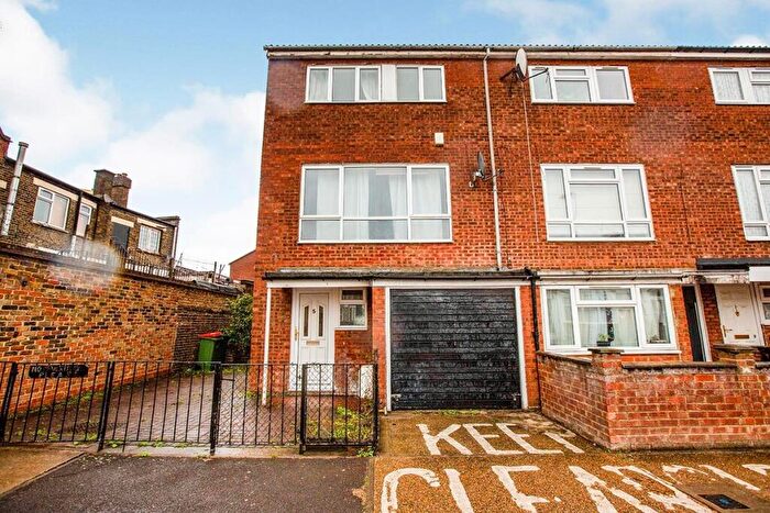 4 Bedroom Terraced House To Rent In Leywick Street, London, E15