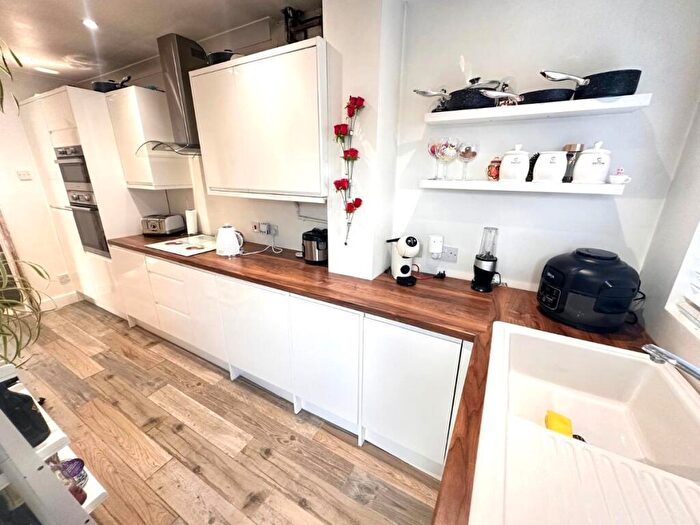 2 Bedroom Bungalow For Sale In Brandenburg Road, Canvey Island, SS8