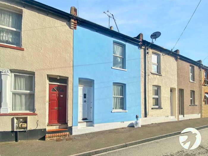 3 Bedroom Terraced House To Rent In Church Street, Rochester, Kent, ME1