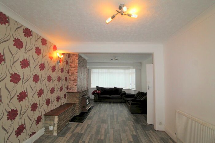 3 Bedroom Semi-Detached House To Rent In Gledwood Gardens, Hayes UB4