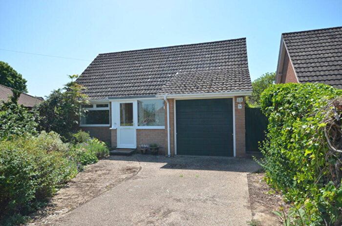 2 Bedroom Bungalow For Sale In Three Stiles Road, Farnham, Surrey, GU9