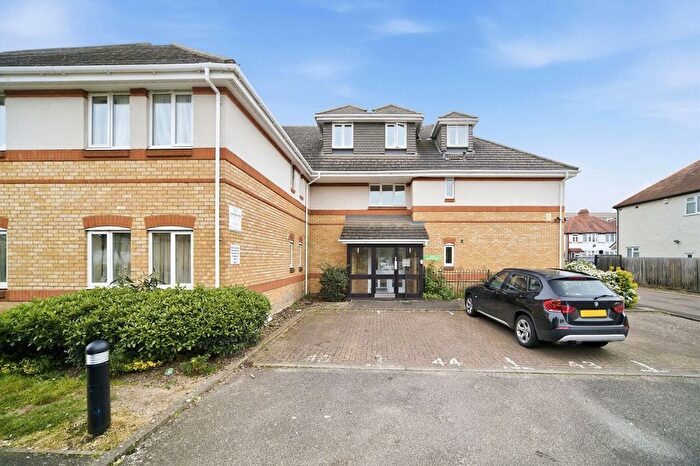 2 Bedroom Flat For Sale In Dominion Close, Hounslow, TW3