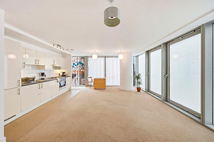 2 Bedroom Flat For Sale In Marsh Wall, London, E14