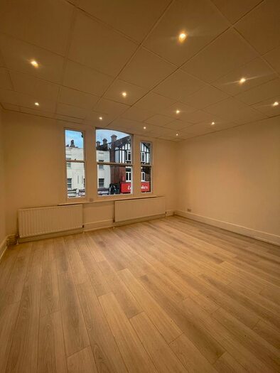 3 Bedroom Maisonette To Rent In High Road, London N17