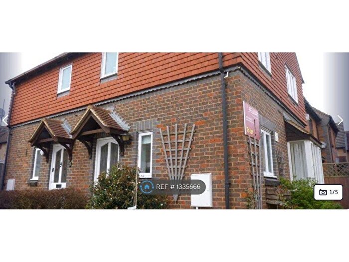 2 Bedroom End Of Terrace House To Rent In Aldenham Close, Bedford, MK41