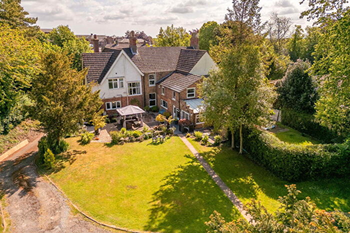 5 Bedroom Semi-Detached House For Sale In Grimsby Road, Louth, LN11