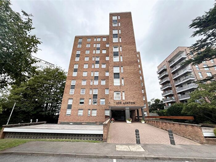 2 Bedroom Flat For Sale In Kingston Hill, Kingston Upon Thames, KT2