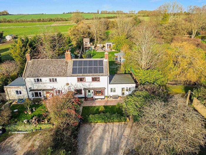 4 Bedroom Semi-detached House For Sale In Salisbury Road, Chilmark, Salisbury, SP3