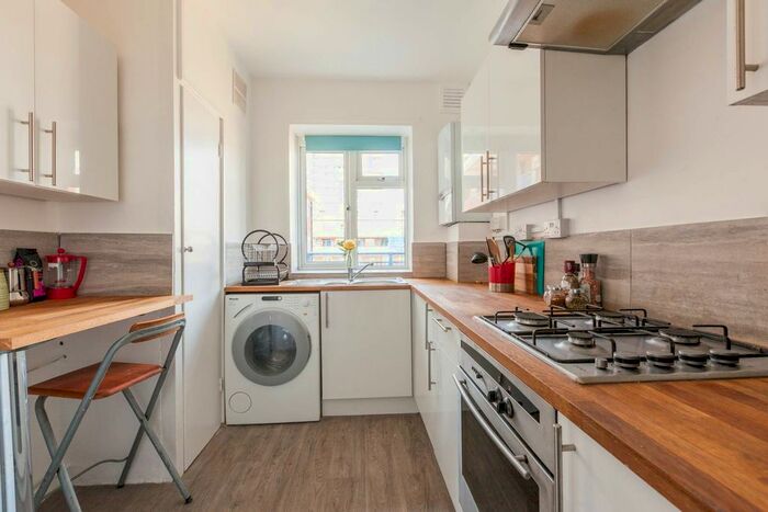 2 Bedroom Flat To Rent In Thurtle Road, Bethnal Green, London, E2