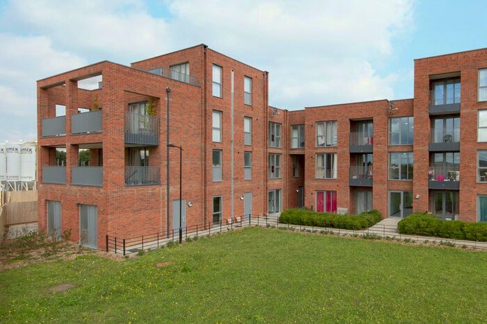 2 Bedroom Flat To Rent In Kinsman Way, Trumpington, Cambridge, Cambridgeshire, CB2