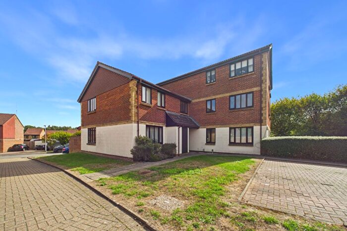 2 Bedroom Flat To Rent In Pyegrove Chase, Forest Park, Bracknell, Berkshire, RG12