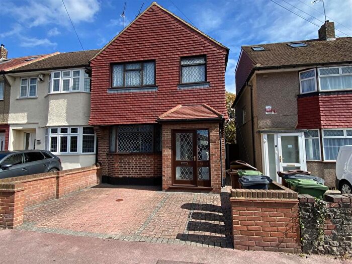 4 Bedroom End Of Terrace House For Sale In Naseby Road, Dagenham, RM10
