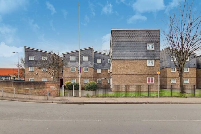 1 Bedroom Apartment To Rent In Bateman Close, Barking, IG11