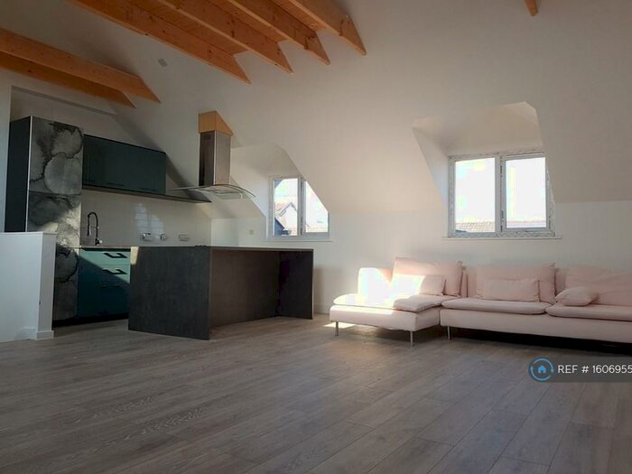 2 Bedroom Maisonette To Rent In Clare Road, Cardiff, CF11