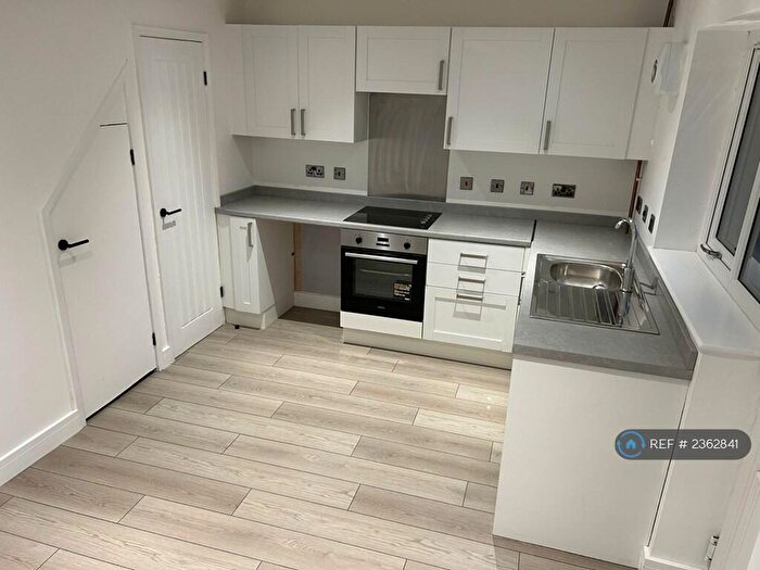 3 Bedroom Semi-Detached House To Rent In Cheriton Avenue, Adwick-Le-Street, Doncaster, DN6